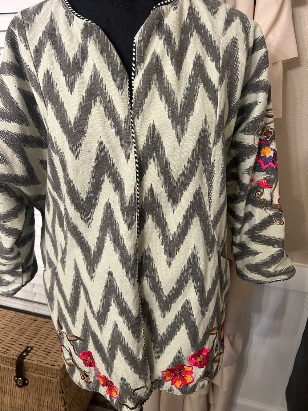 Embroidered Chevron Open-Front Blazer in Cream & Gray
